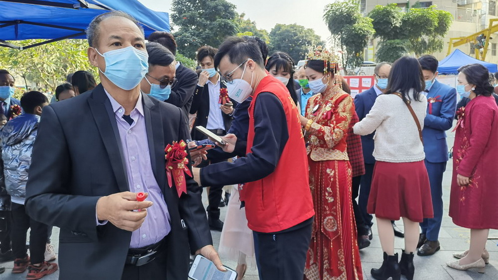 “插隊(duì)”新娘收獲全城祝福，憑啥？就憑這兩個(gè)字