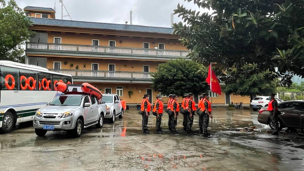 溫暖且堅定，致敬暴雨中的“守護”色！