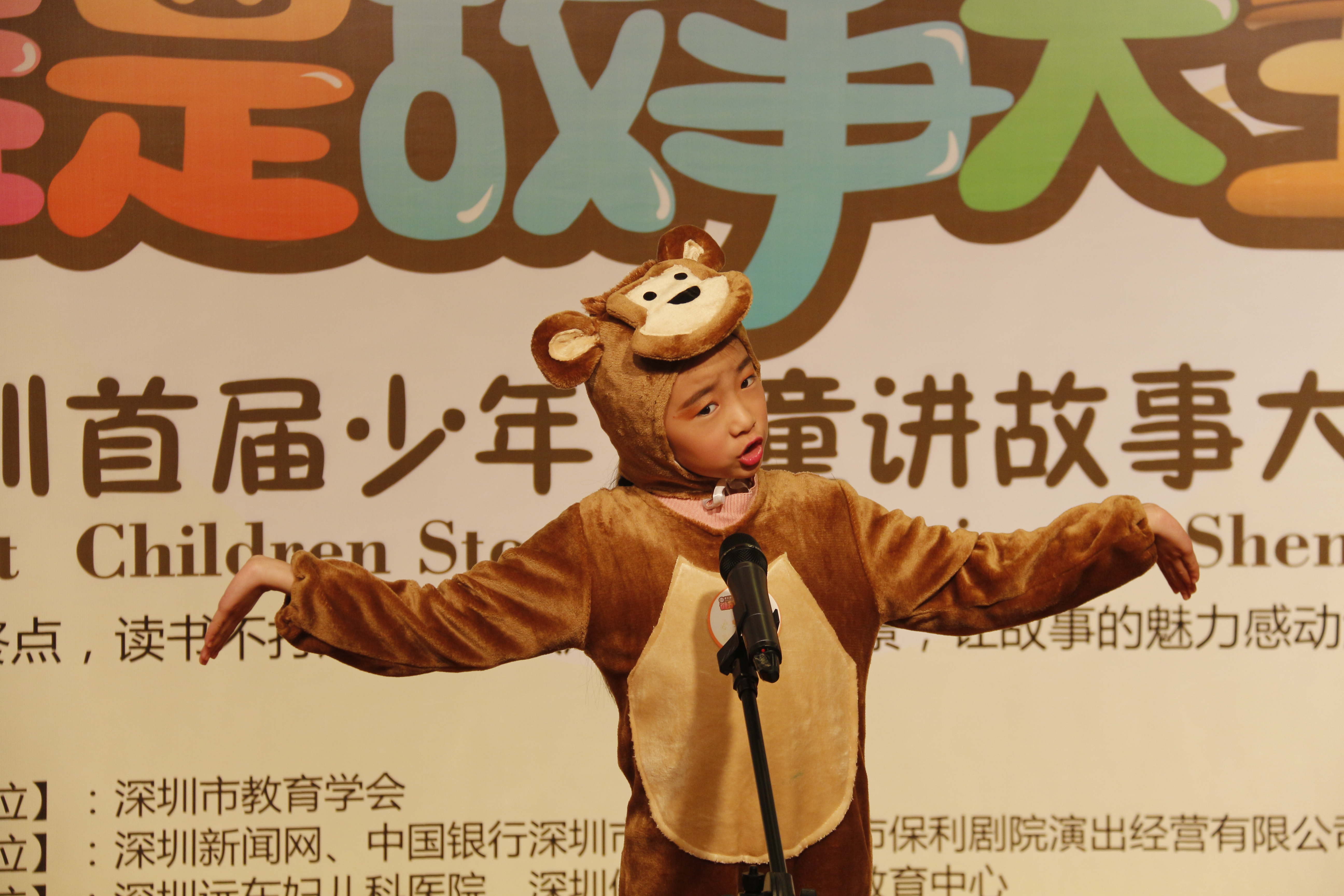 表情、動(dòng)作、著裝、演講面面俱到